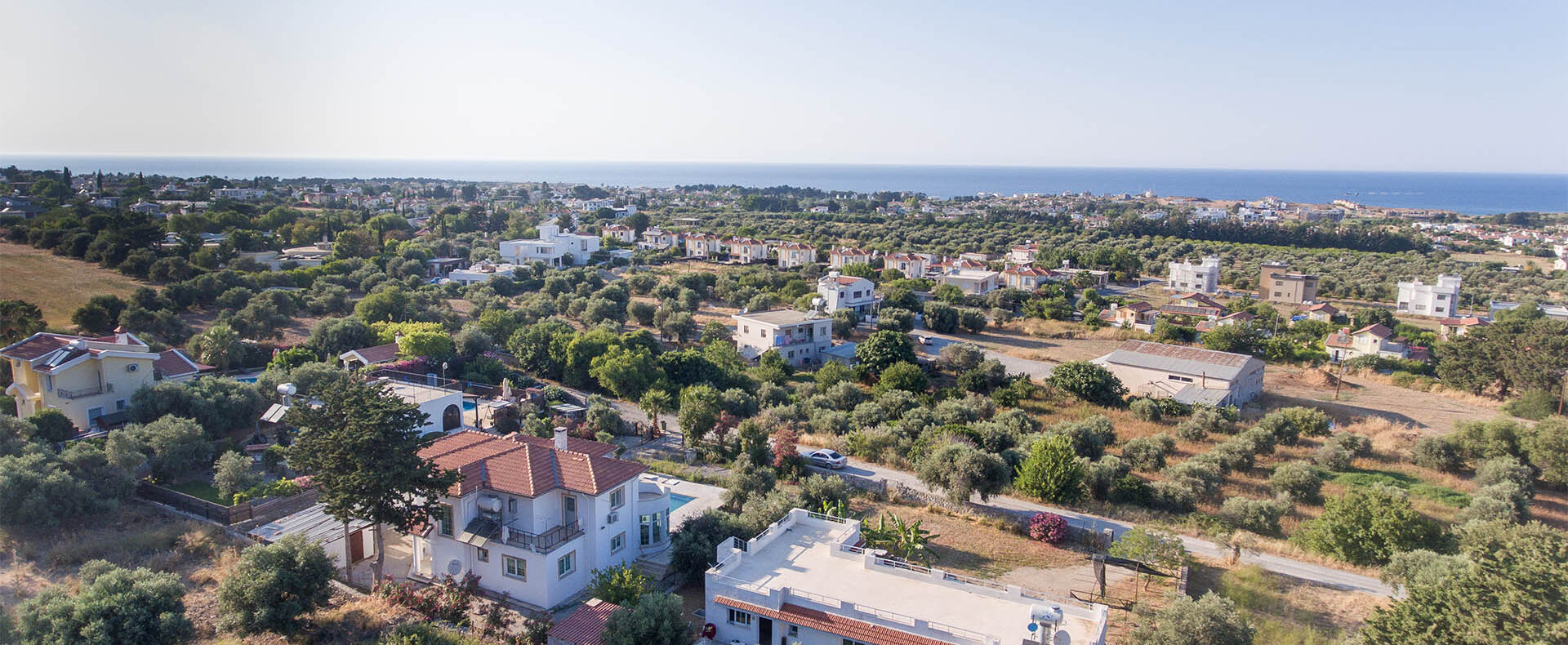 Girne Karşıyaka'da Satılık Deniz Manzaralı Özel Havuzlu Villa