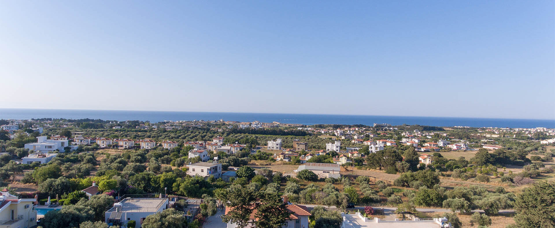 Girne Karşıyaka'da Satılık Deniz Manzaralı Özel Havuzlu Villa
