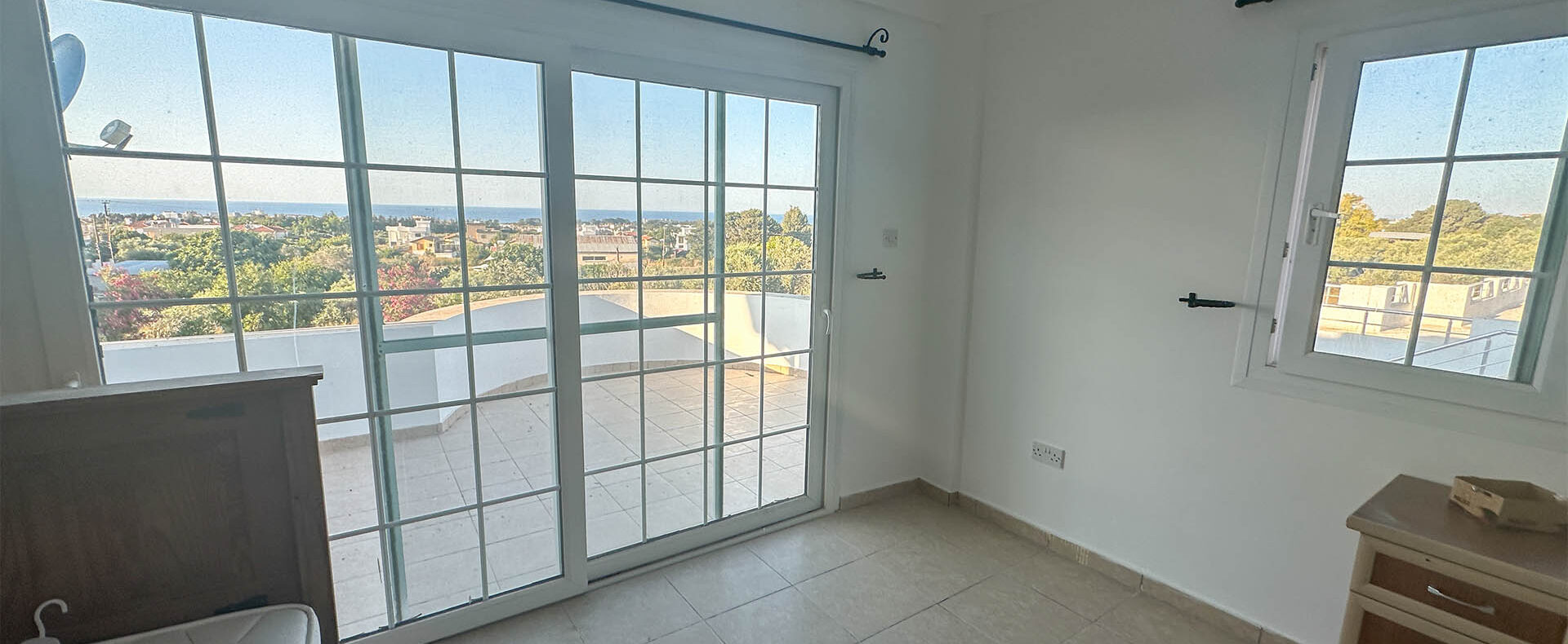 Girne Karşıyaka'da Satılık Deniz Manzaralı Özel Havuzlu Villa