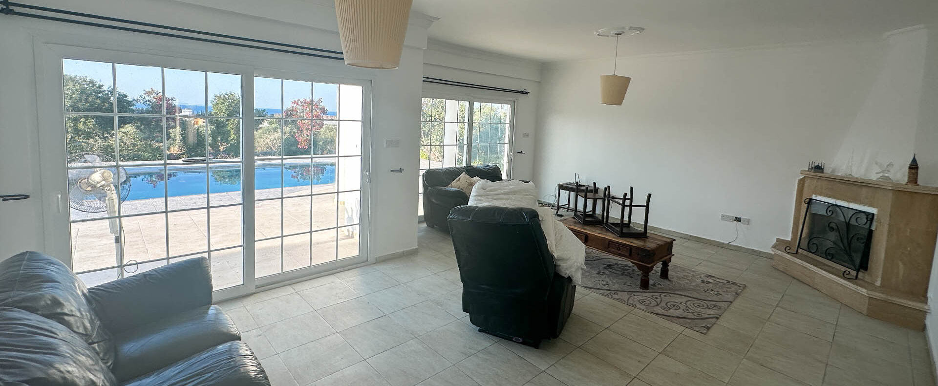 Girne Karşıyaka'da Satılık Deniz Manzaralı Özel Havuzlu Villa