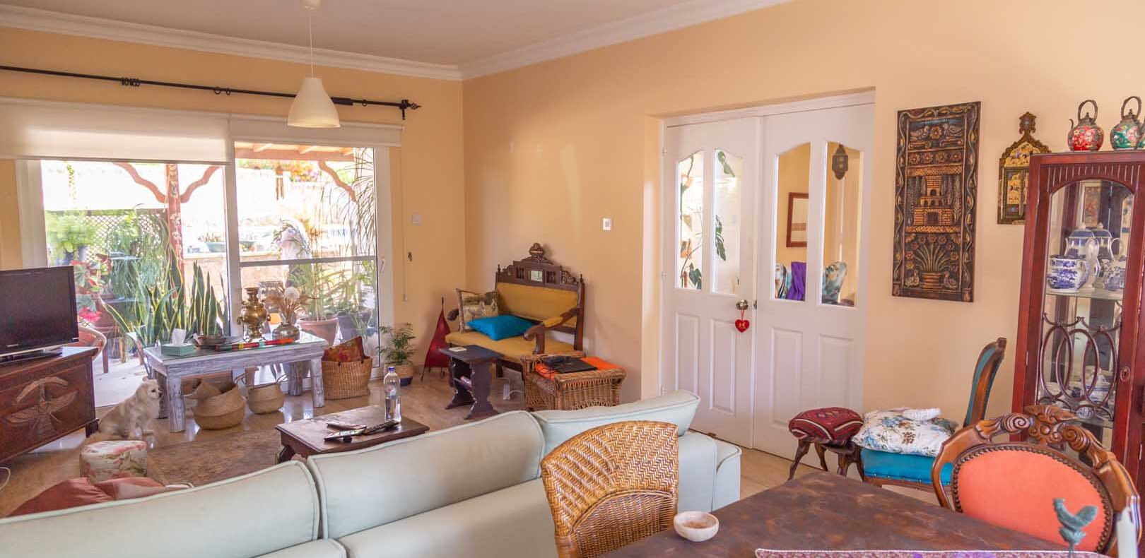 Girne Çatalköy'de Satılık Deniz ve Dağ Manzaralı Villa