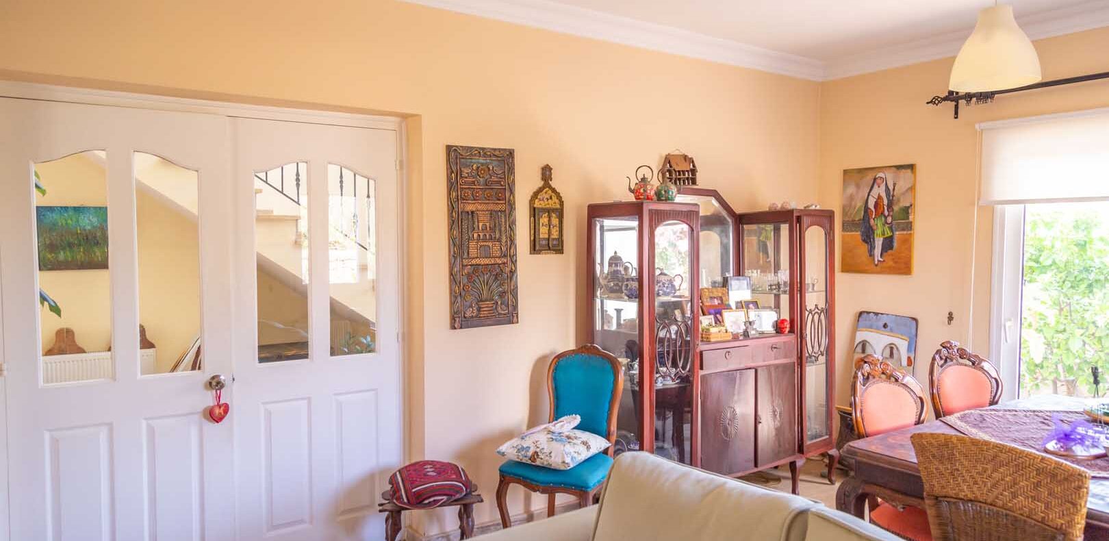 Girne Çatalköy'de Satılık Deniz ve Dağ Manzaralı Villa