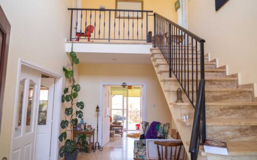 Girne Çatalköy’de Satılık Deniz ve Dağ Manzaralı Villa