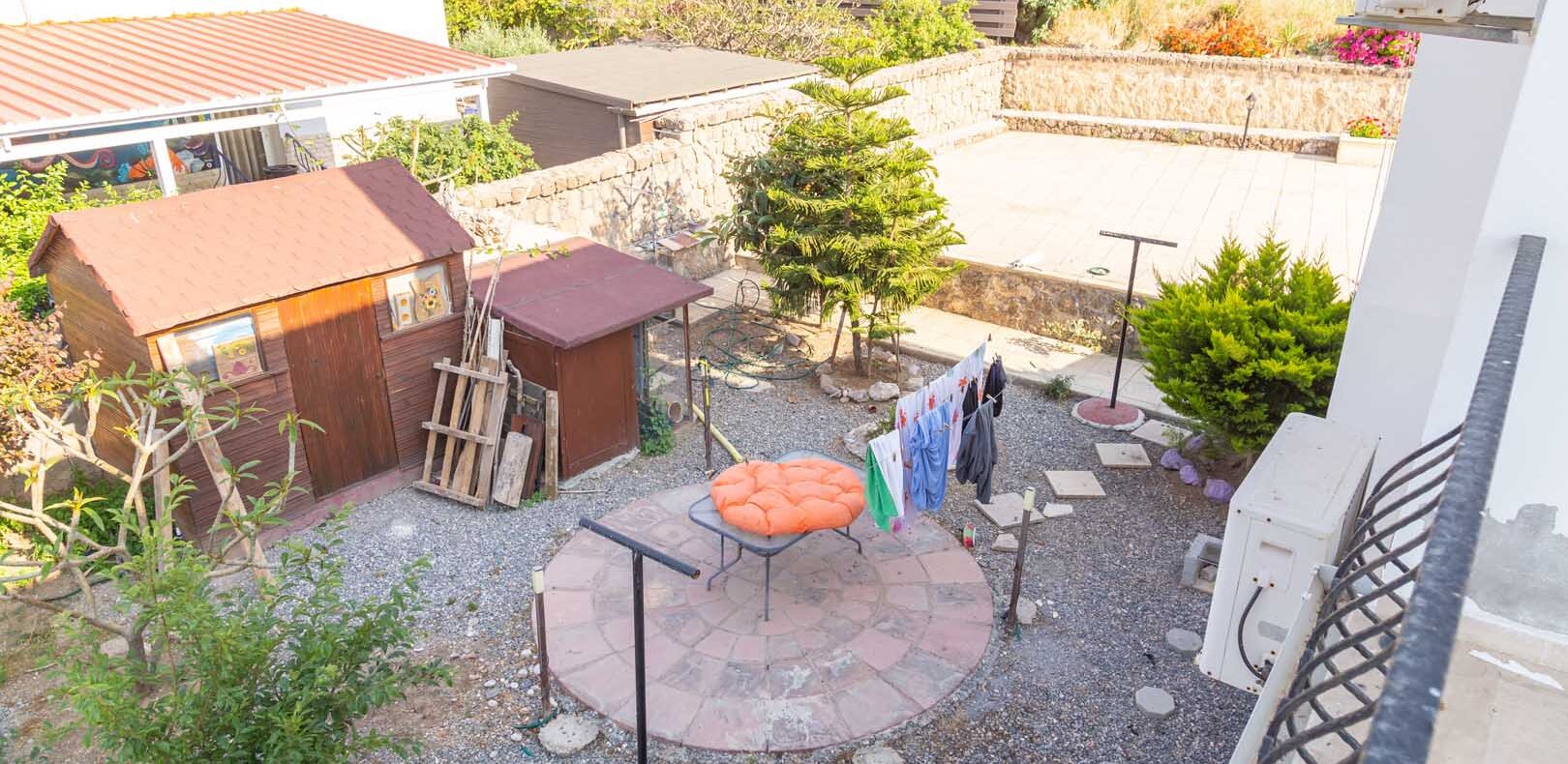 Girne Çatalköy'de Satılık Deniz ve Dağ Manzaralı Villa