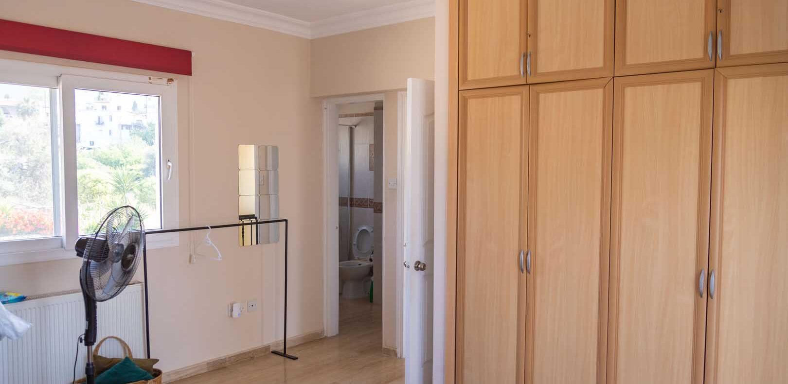 Girne Çatalköy'de Satılık Deniz ve Dağ Manzaralı Villa