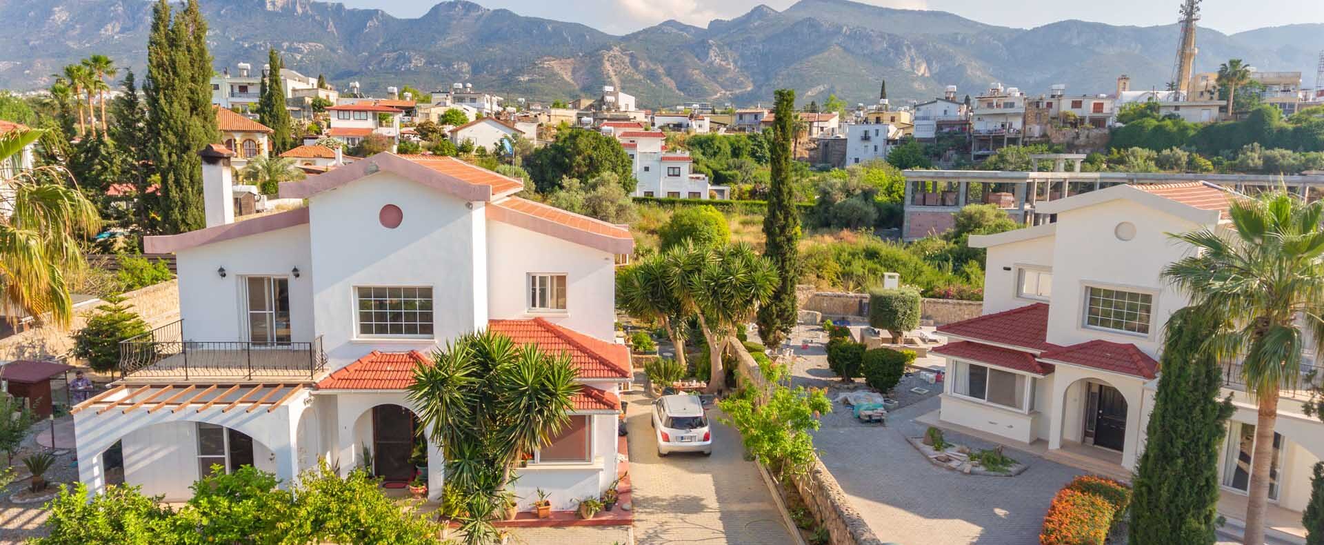 Girne Çatalköy'de Satılık Deniz ve Dağ Manzaralı Villa