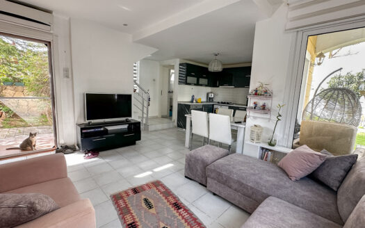 Girne Çatalköy’de Denize 400m Havuzlu Site İçerisinde Satılık 2+1 Dublex Daire