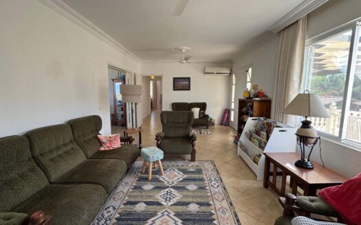 Girne Çatalköy’de Dağ ve Deniz Manzaralı 5+1 Satılık Villa