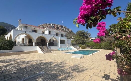 Girne Doğanköy’de Özel Yüzme Havuzlu Tam Müstakil Villa