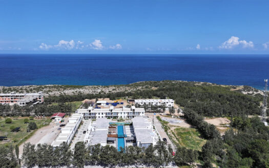 Girne Esentepe’de Dağ Manzaralı 1+1 Satılık Tatil Evi