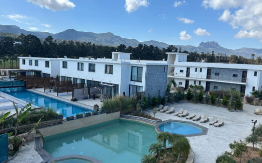 Girne Esentepe’de Dağ Manzaralı 1+1 Satılık Tatil Evi