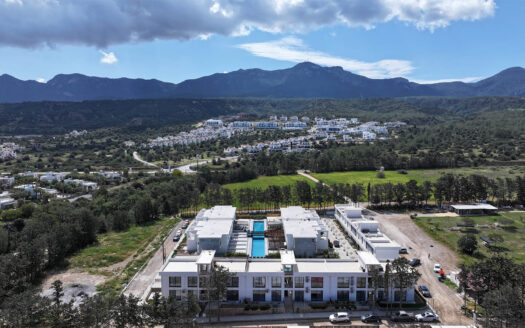 Girne Esentepe’de Dağ Manzaralı 1+1 Satılık Tatil Evi