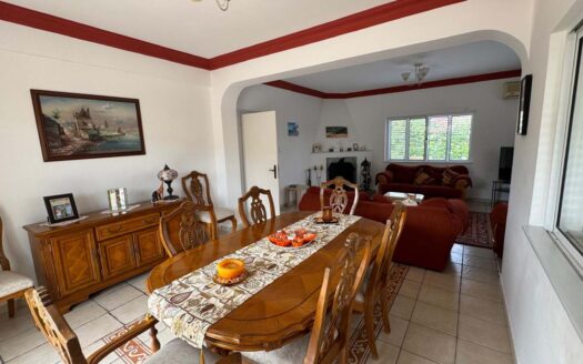 Girne Karşıyaka’da 280 m2 Dağ Manzaralı 5+1 Villa