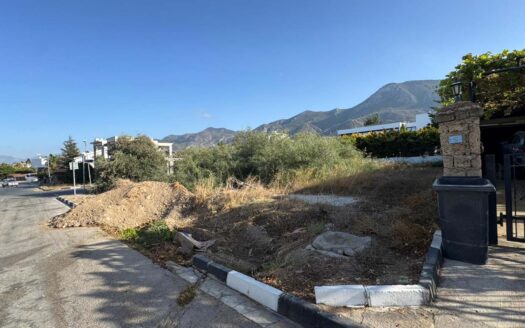 Girne Ozanköy’de 679 m2 Satılık Köşe Konumlu Arsa