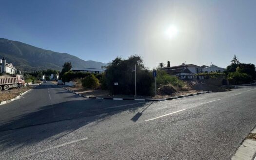 Girne Ozanköy’de 679 m2 Satılık Köşe Konumlu Arsa