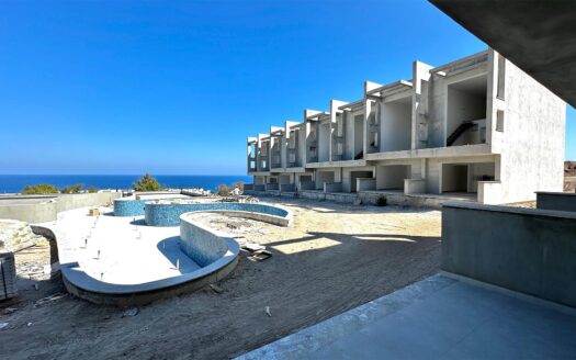 Esentepe’de Deniz ve Dağ Manzaralı Satılık 1+1 Bahçe Katı Daire