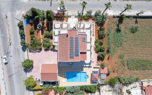 Yeniboğaziçi’nde Denize 150 Metre Özel Havuzlu Villa