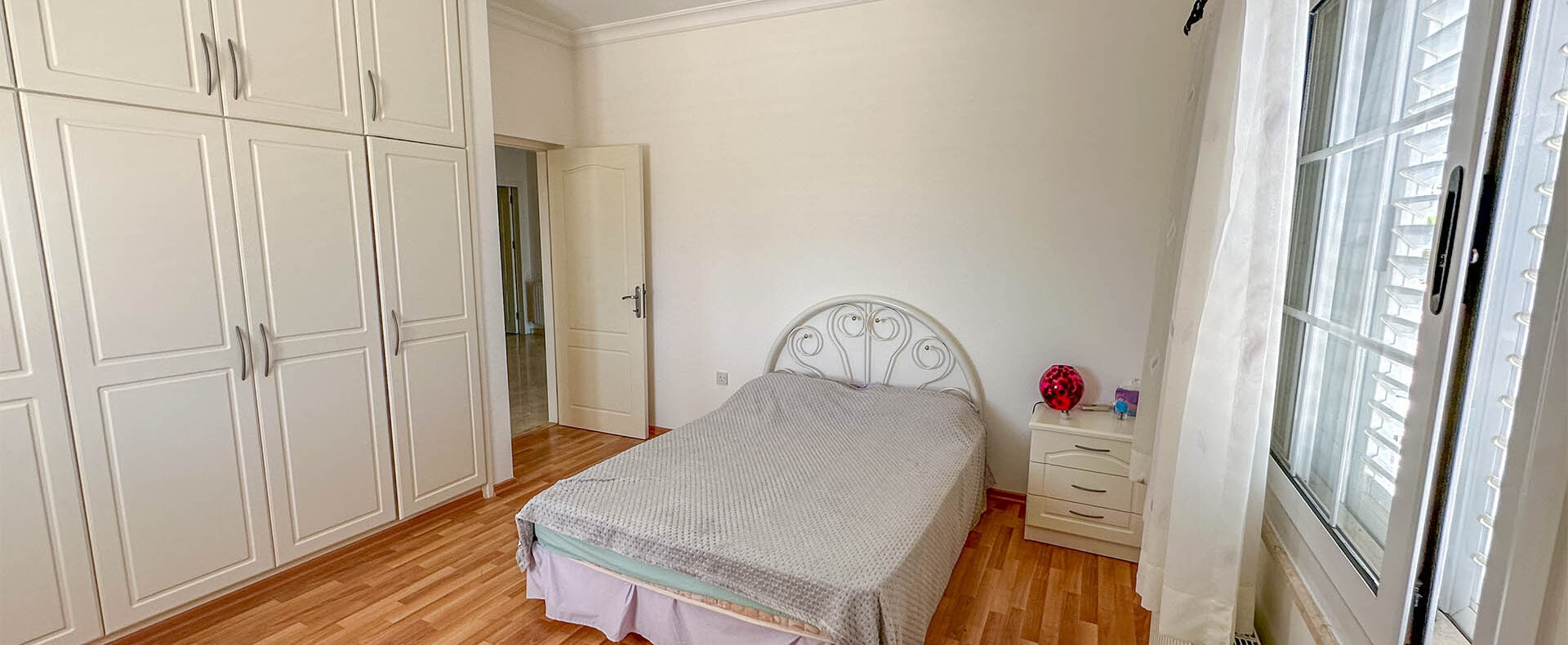 Kıbrıs Satılık Denize Yakın Özel Havuzlu Bahçeli Villa