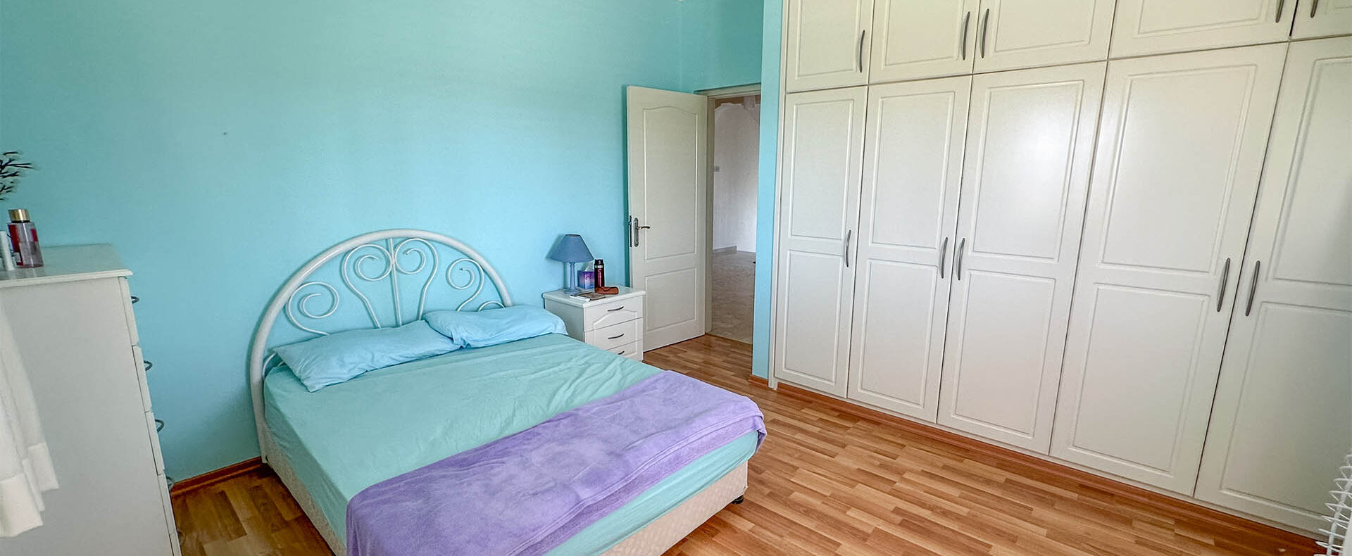 Kıbrıs Satılık Denize Yakın Özel Havuzlu Bahçeli Villa