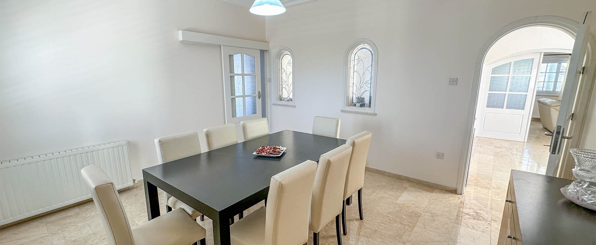 Kıbrıs Satılık Denize Yakın Özel Havuzlu Bahçeli Villa