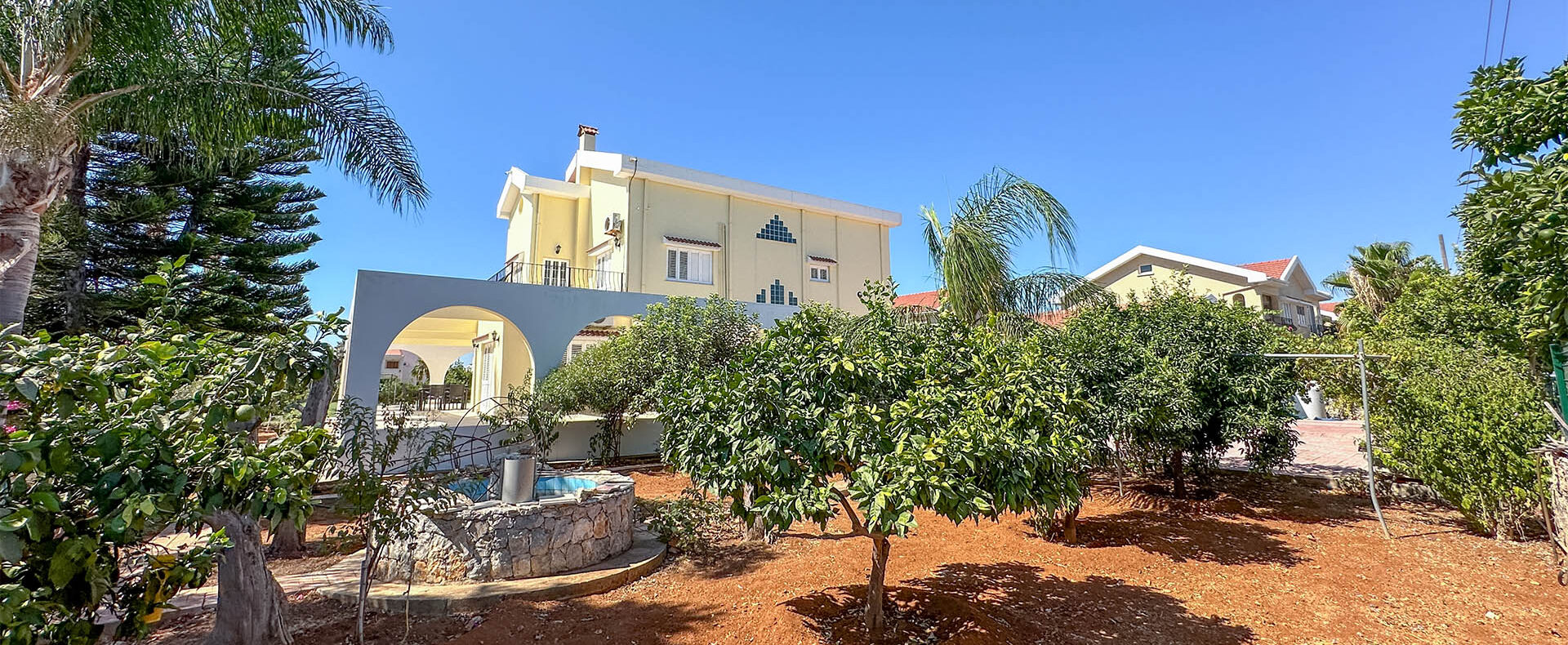 Kıbrıs Satılık Denize Yakın Özel Havuzlu Bahçeli Villa