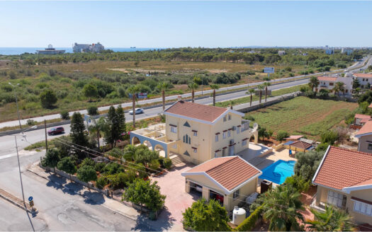 Yeniboğaziçi’nde Denize 150 Metre Özel Havuzlu Villa