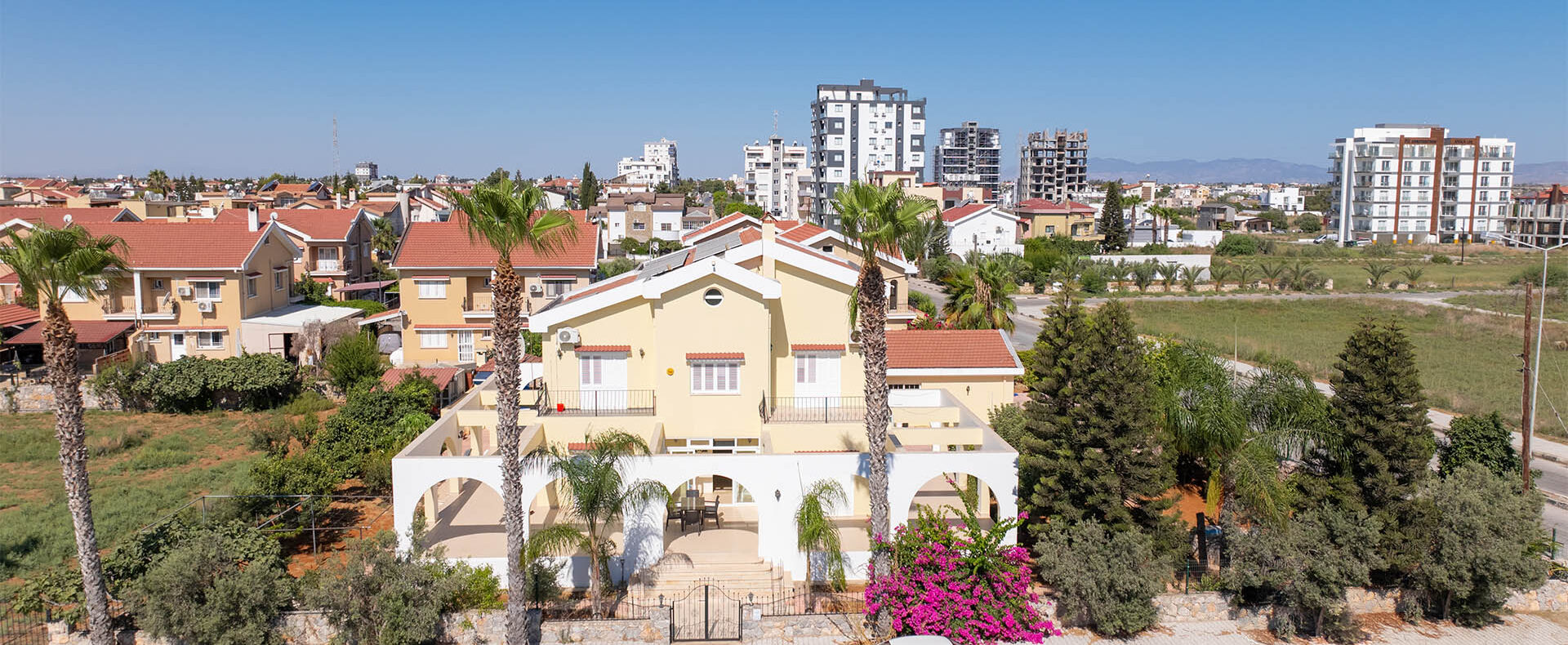 Kıbrıs Satılık Denize Yakın Özel Havuzlu Bahçeli Villa