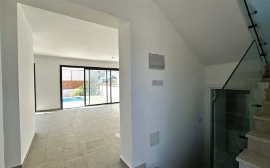 Yeniboğaziçi’nde Satılık 3+1 Sıfır Özel Havuzlu Taşınmaya Hazır Köşe Villa