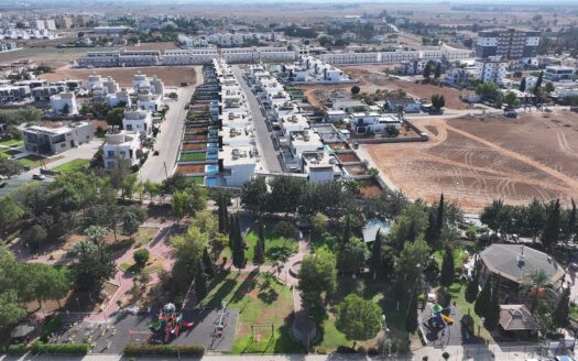 Yeniboğaziçi’nde Satılık 3+1 Sıfır Özel Havuzlu Taşınmaya Hazır Köşe Villa